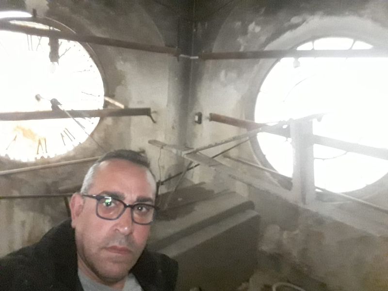 Un consigliere comunale si occupa a Ribera della manutenzione dell'orologio del municipio, il "Ciccannì"