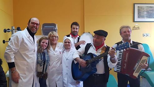 L'associazione "Posso" regala qualche momento di intrattenimento musicale a pazienti dell'ospedale di Sciacca