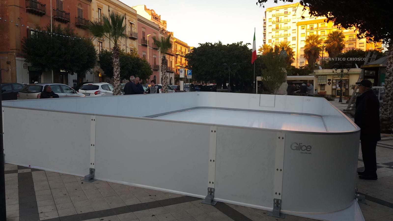 Collocata la pista di ghiaccio in piazza Friscia