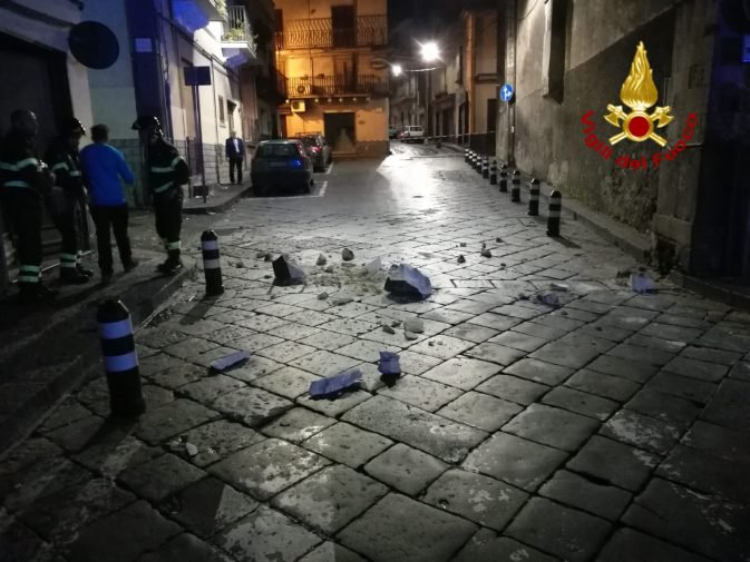 Scossa di magnitudo 4.8 nel Catanese, dieci feriti