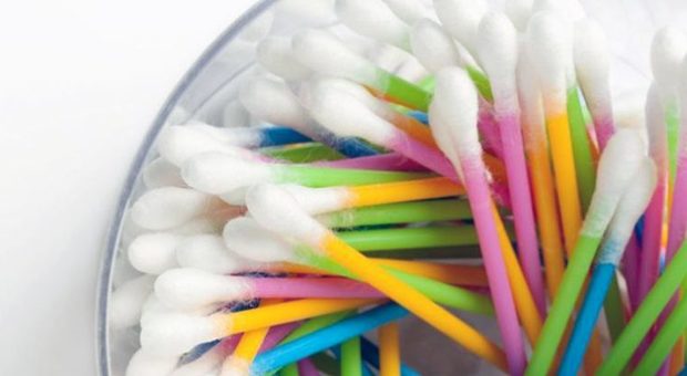 Addio ai Cotton fioc: banditi perchè troppo inquinanti