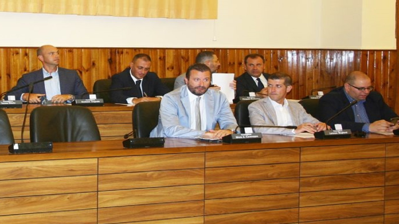 L'opposizione attacca anche all'inizio dell'anno la sindaca Valenti: "Noi pronti a smascherare la palese incapacita' amministrativa"