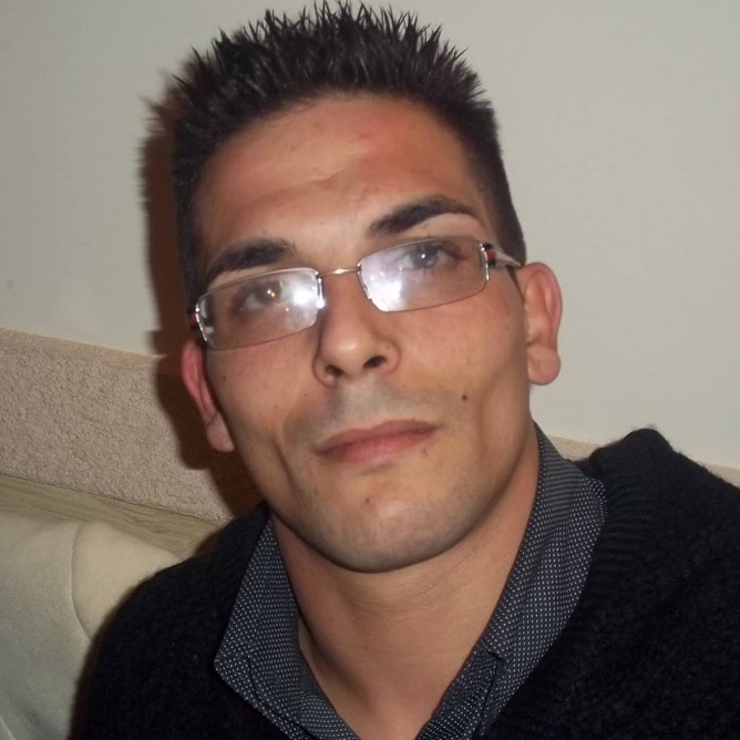 Sarà eseguita oggi pomeriggio l'autopsia sul corpo di Massimo Aliseo, il giovane morto dopo l'esplosione di una bombola di ossigeno in fabbrica