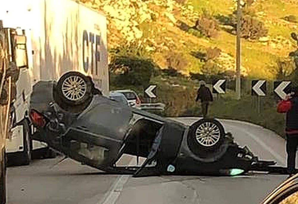 Incidente sulla 115, si ribalta vettura. Illeso un giovane di Montallegro