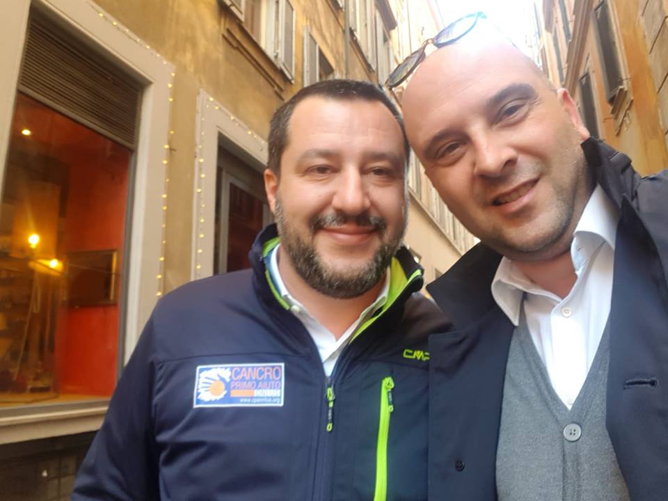Amministratori comunali di Santa Margherita Belice pronti alla seduta consiliare davanti a Montecitorio, Ciaccio incontra Salvini