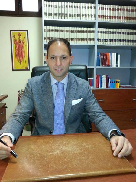Il giudice sospende l'asta a cinque giorni dalla vendita e un meccanico di Sciacca salva la casa