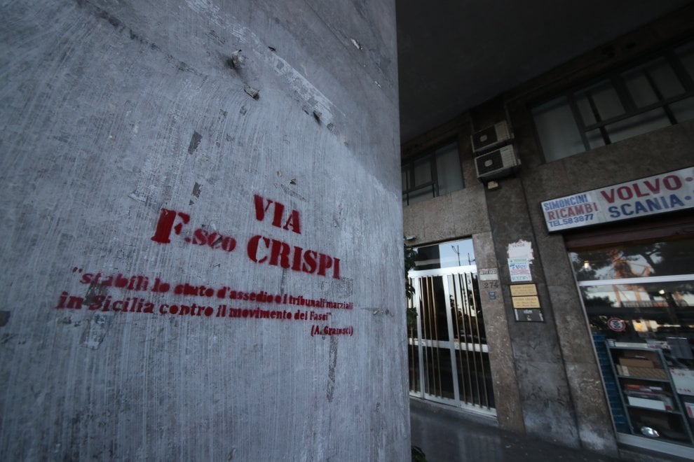 Polemiche contro la figura del riberese Crispi, prese di mira l'insegne viarie nella strada a lui dedicata nel capoluogo