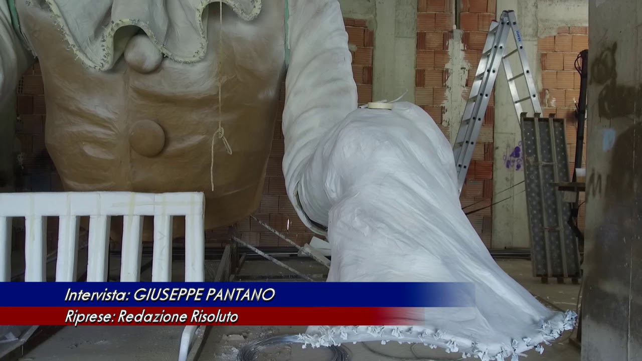 Le prime immagini del Peppe Nappa con le transenne, domenica di lavoro per le maestranze del Carnevale di Sciacca