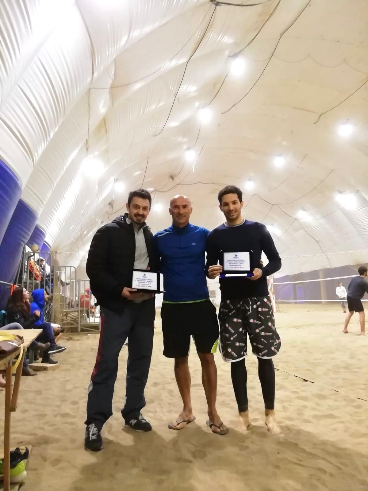 Mauro Zinna di Sciacca vince a Catania un torneo di beach tennis e firma il primo contratto con uno sponsor