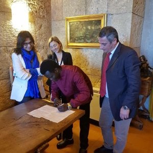 Vittima di razzismo a Partinico, adesso cucinerà all'Ars