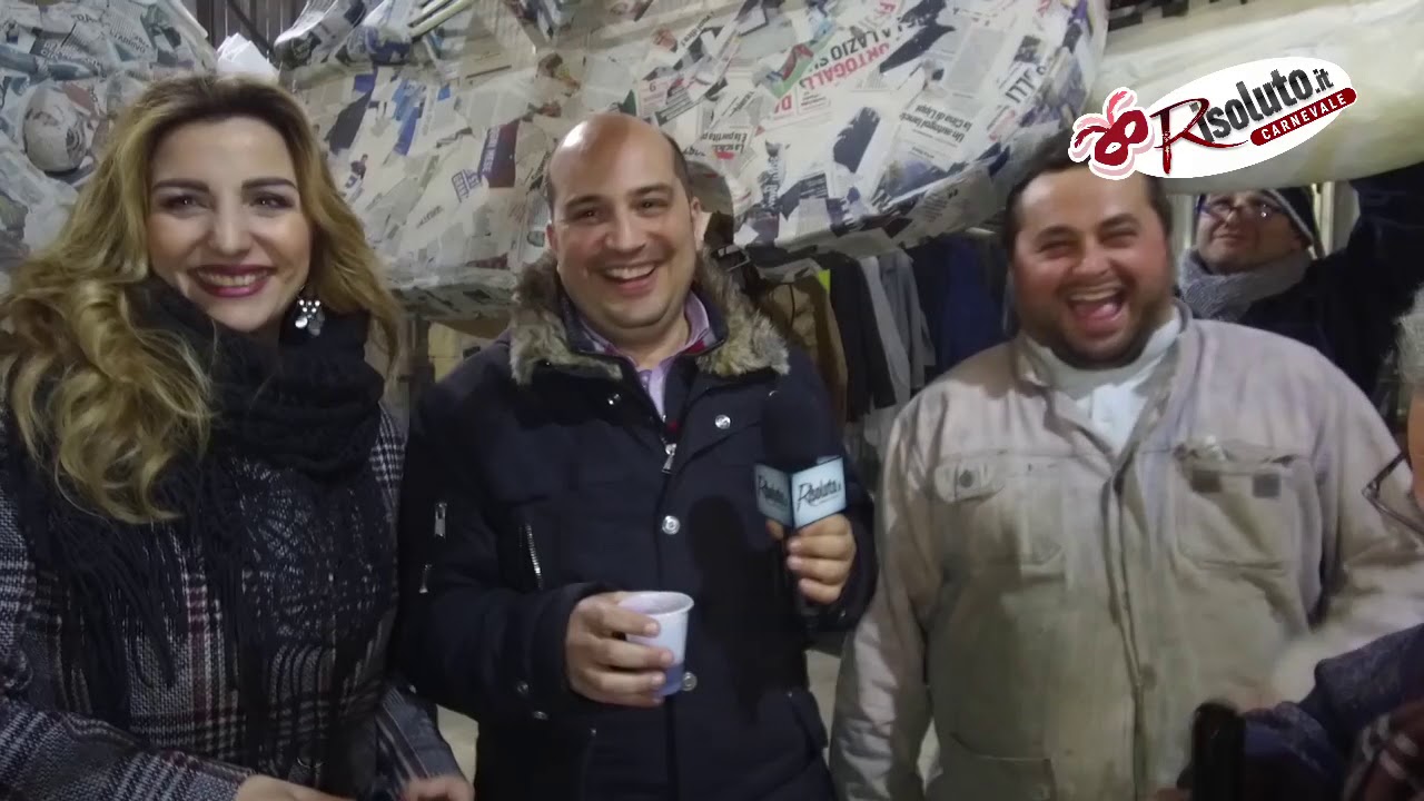 Aspettando Risoluto Carnival, carro allegorico "Andate a quel paese"