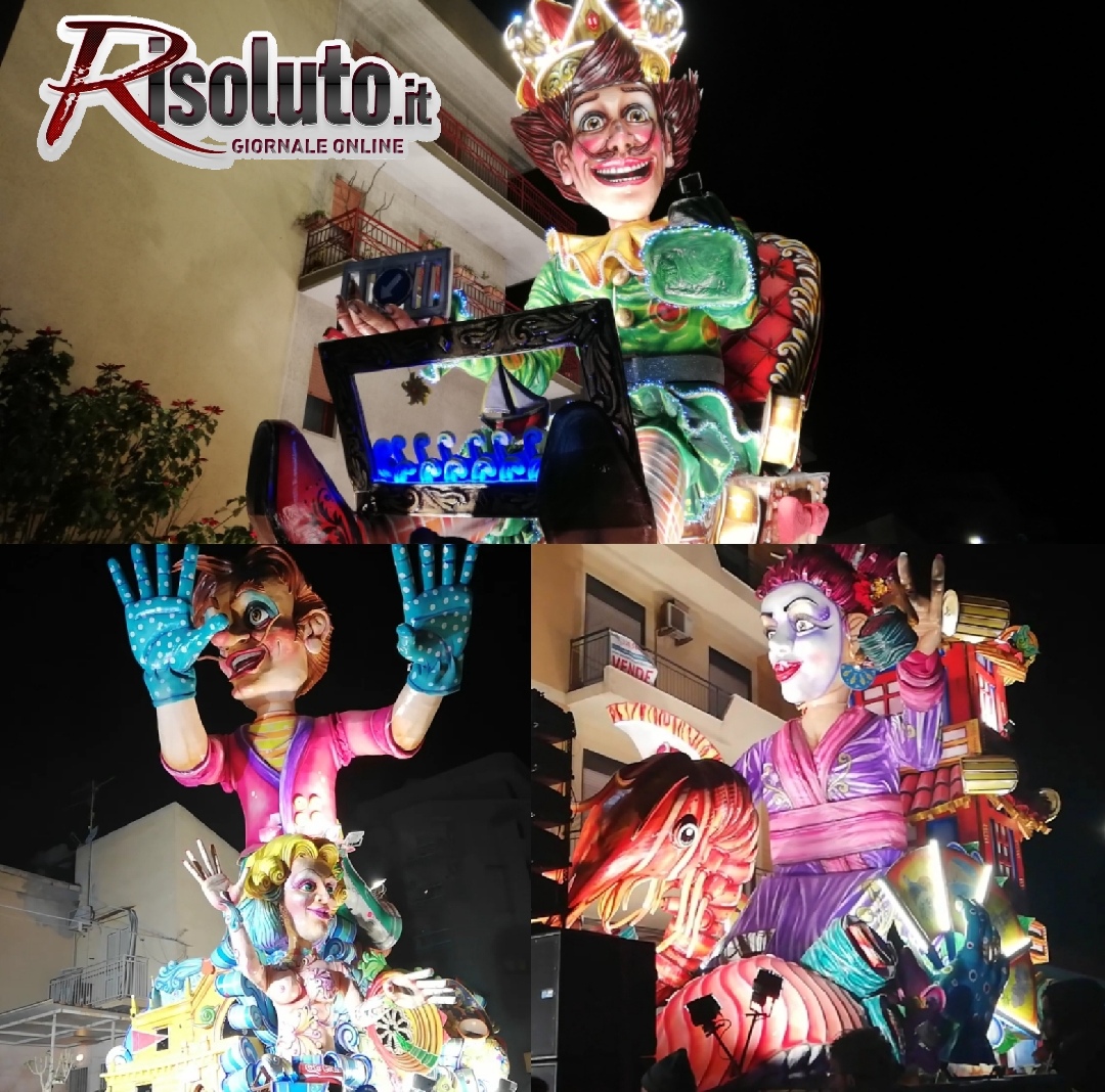 Ai nastri di partenza i carri allegorici in via Cappuccini ed è già la magia del Carnevale di Sciacca