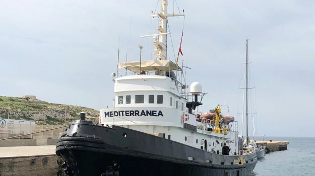 Iscritto nel registro degli indagati il comandante della Mare Jonio, il sostituto procuratore Vella sentira' anche l'equipaggio