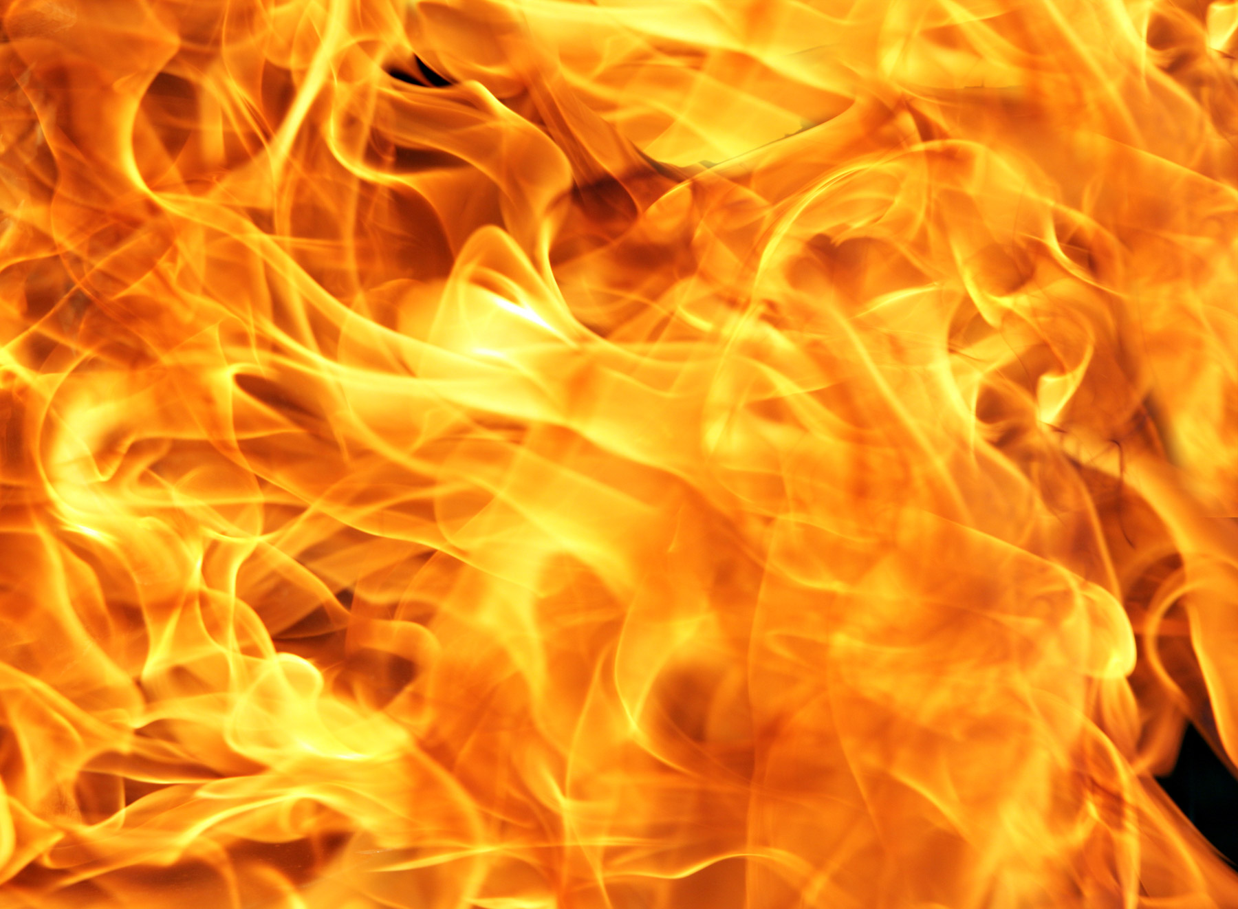 Incendio nella notte a Marsala, distrutte diverse imbarcazioni da diporto