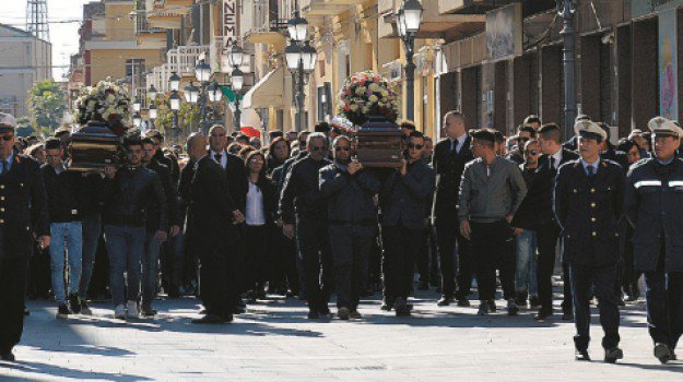 Lutto cittadino a Ravanusa per Ylenia e Salvatore, ancora due vite spezzate nell'incidente sulla statale 557