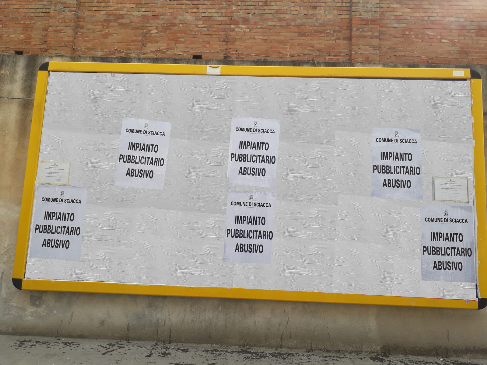 Sequestrato un impianto pubblicitario abusivo in via Cappuccini a Sciacca, non aveva alcuna autorizzazione
