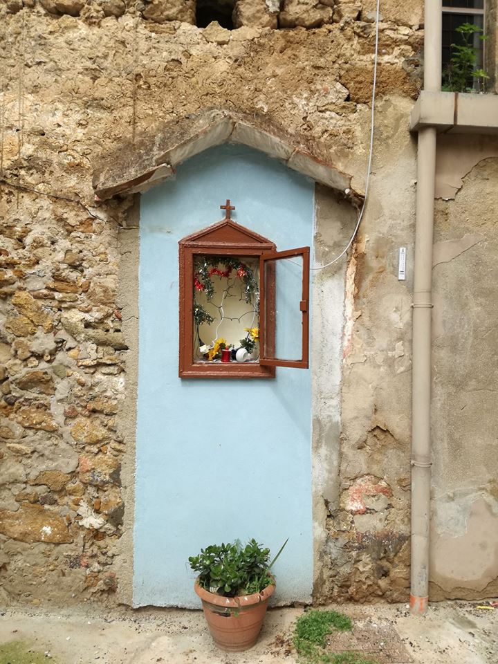 Rubata a Sciacca la statuetta della Madonna nell'edicola votiva del cortile Santa Lucia, appello ai ladri a ravvedersi
