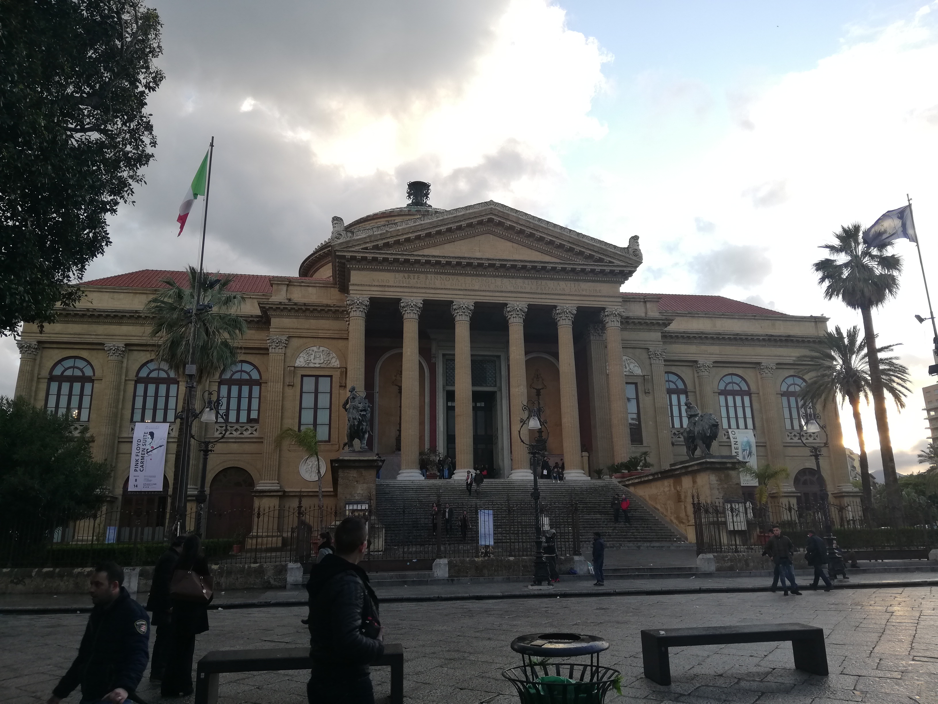 Palermo, panico al Teatro Massimo per allarme bomba