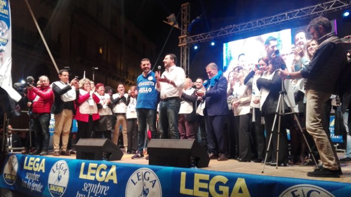 Salvini contestato a Caltanissetta, il leader replica: "Se voi amate i clandestini, manteneteli voi"
