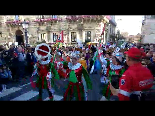 Gruppo mascherato del Carnevale 2019 di Sciacca alla manifestazione dei Fiori di Acireale, la Futuris plaude alla promo
