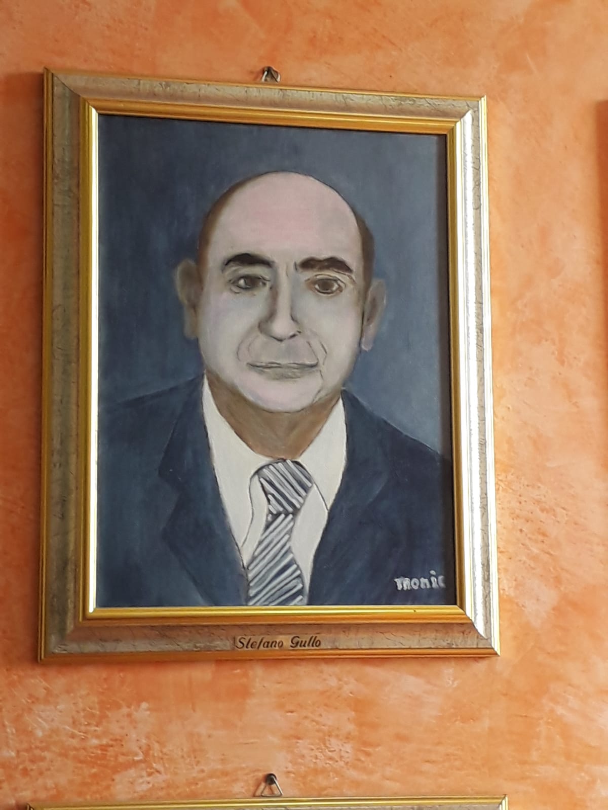 Non si riconosce nel quadro che lo ritrae: ex sindaco di Ribera chiede a Carmelo Pace che il dipinto venga rimosso