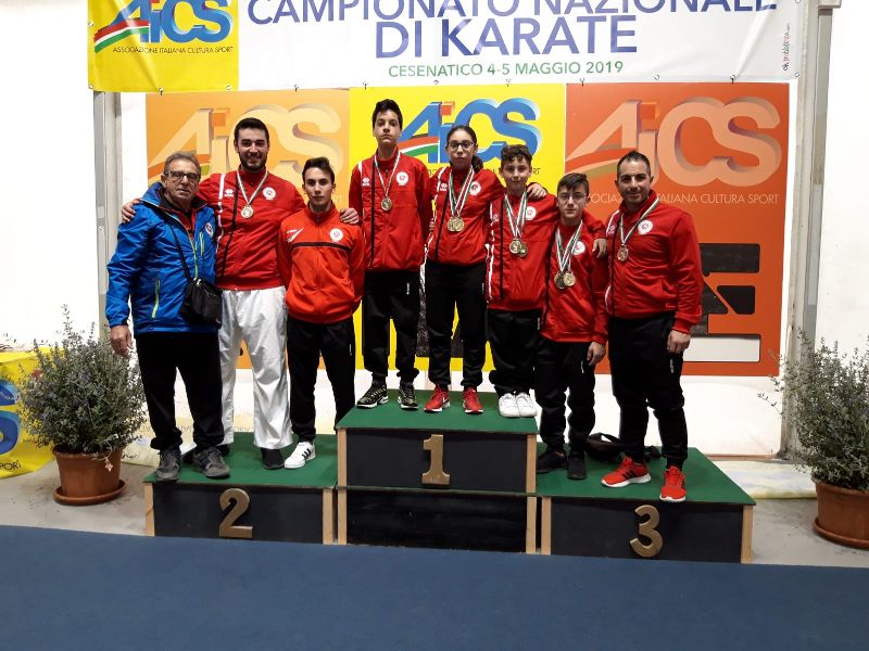 Tante medaglie d'oro per gli atleti di Sciacca al campionato italiano di karate Aics a Cesenatico