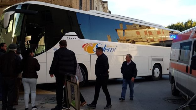 Muore anziana travolta da un autobus di linea a Castelvetrano