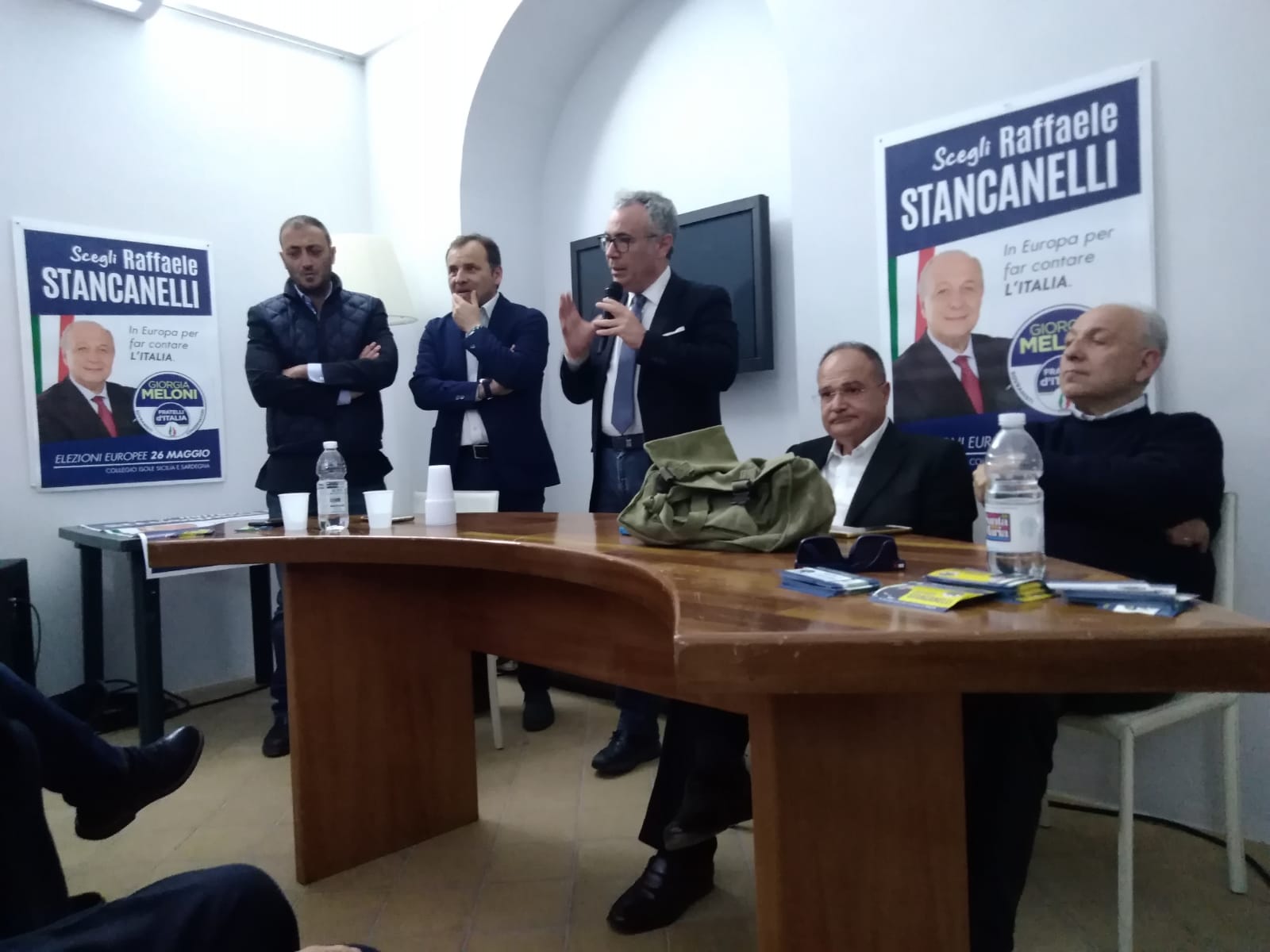 Il gruppo "marinelliano" alla prima uscita pubblica con Fratelli d'Italia