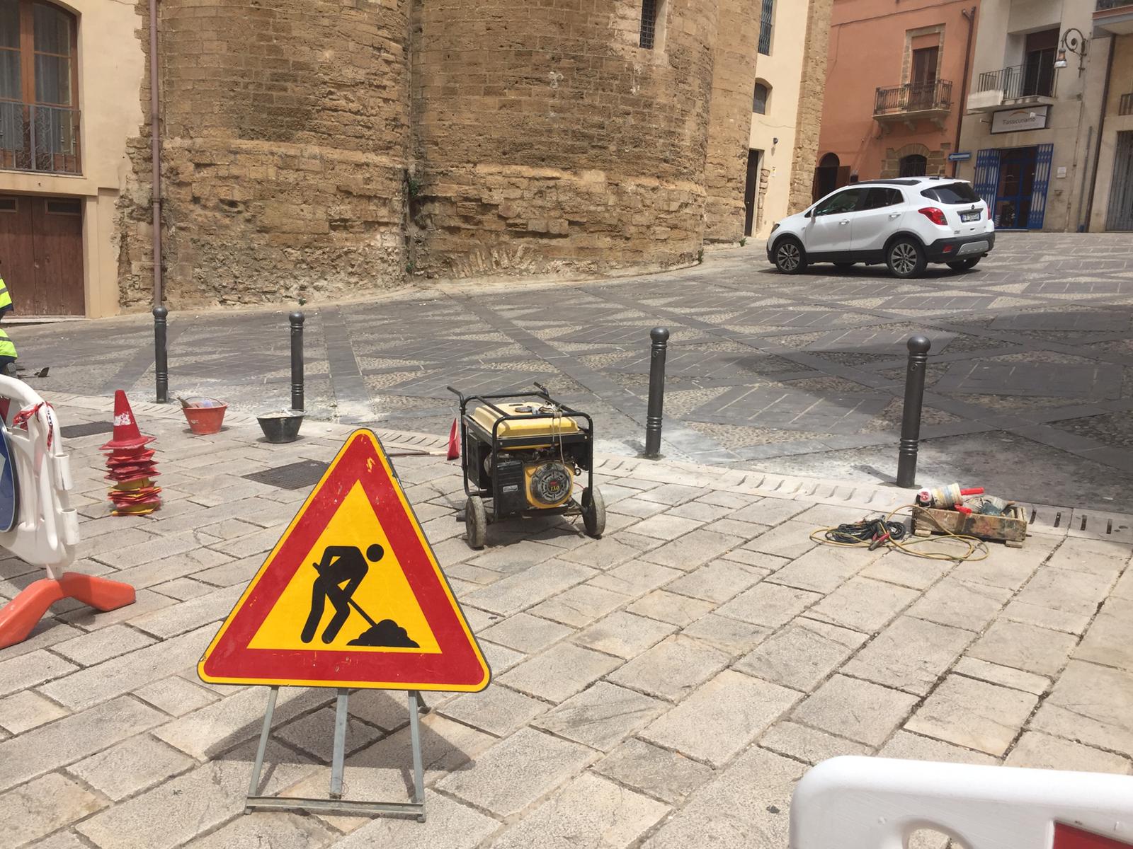 Dissuasori di parcheggio anche nelle piazze Farina e Duomo di Sciacca, oggi al via la collocazione