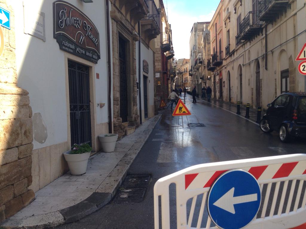 Chiusa anche  via Pietro Gerardi, nuovi problemi al collettore fognario