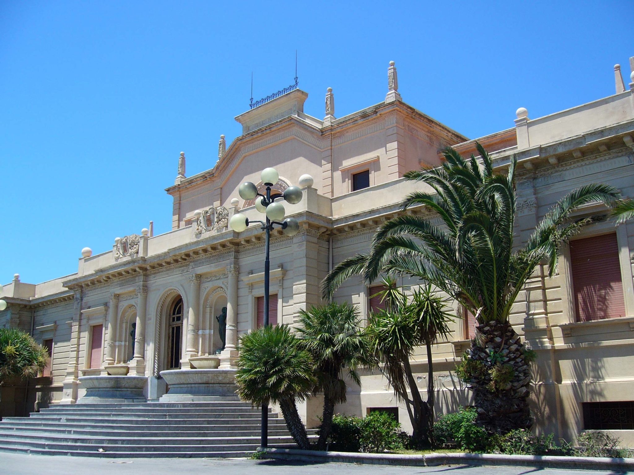 Danneggiamenti alle Terme di Sciacca, individuati e denunciati i giovanissimi vandali