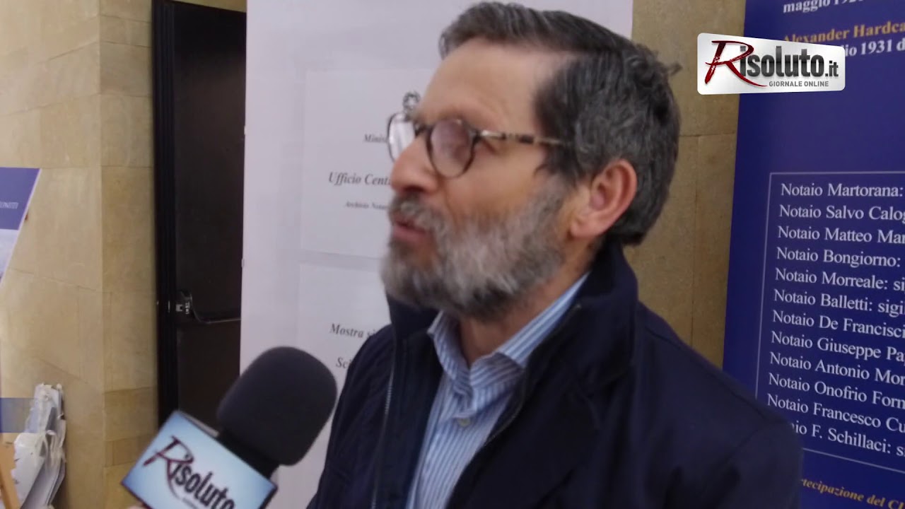 Due rogiti di Luigi Pirandello esposti al Golf Verdura Resort di in occasione del convegno dei notai