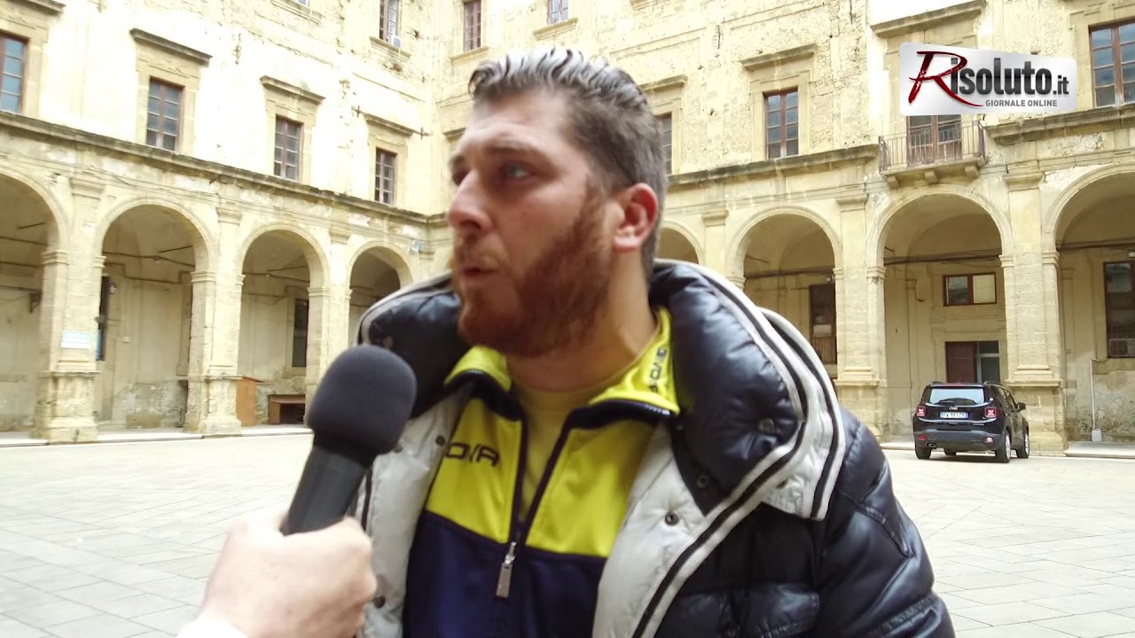 Protestano gli operatori esclusi dal mercato di Sciacca perché non in regola con i pagamenti, il Comune: "Hanno avuto tutto il tempo prima della revoca"