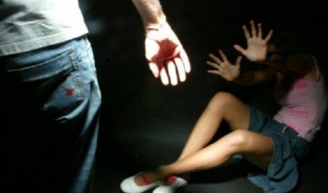 Violenza sessuale sulla figlia: rinvio a giudizio per un netturbino di Favara