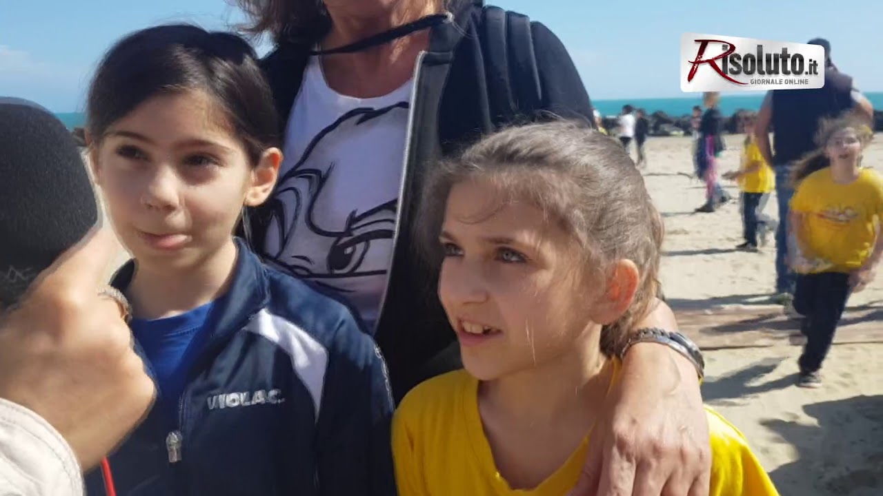 Le quarte classi del 2° circolo di Sciacca ripuliscono la spiaggia della Tonnara insieme alle associazioni Sciacca Pulita e Marevivo