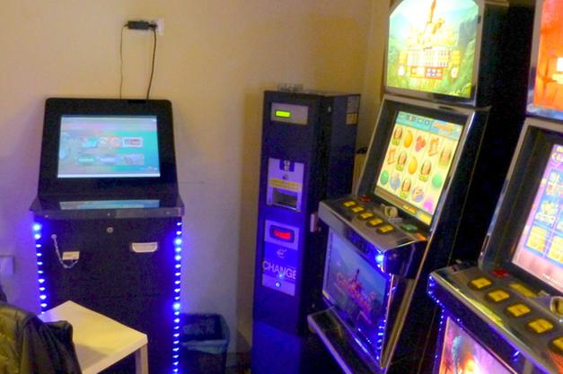 Cento mila euro di multa a un barista: esponeva totem per il gioco d'azzardo senza autorizzazione