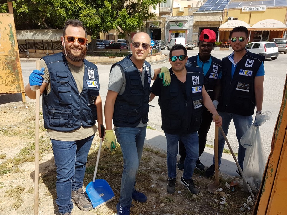 A Ribera un flash mob di Wwf e Nica Onlus per pulire la stazione degli autobus