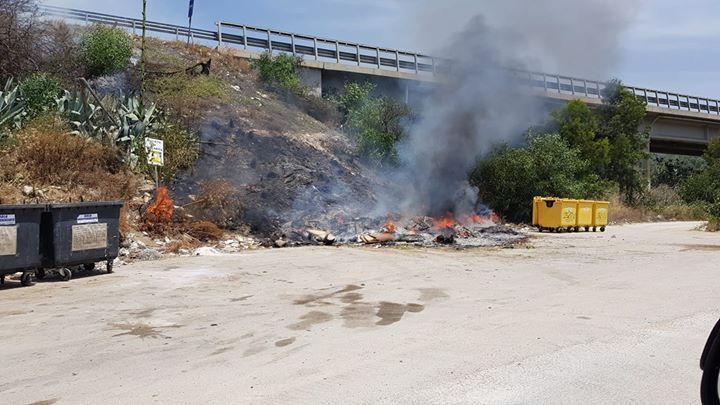 Rifiuti in fiamme nella contrada San Giorgio di Sciacca