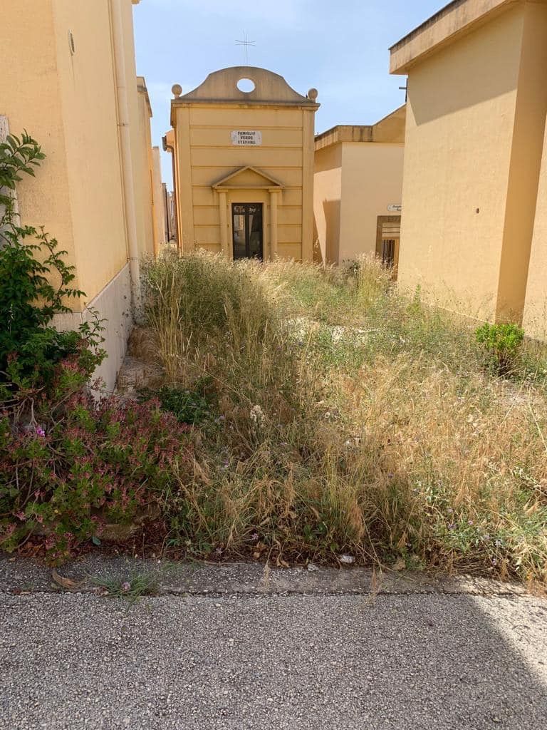 Niente scerbatura al cimitero di Sciacca e la situazione è sempre più critica