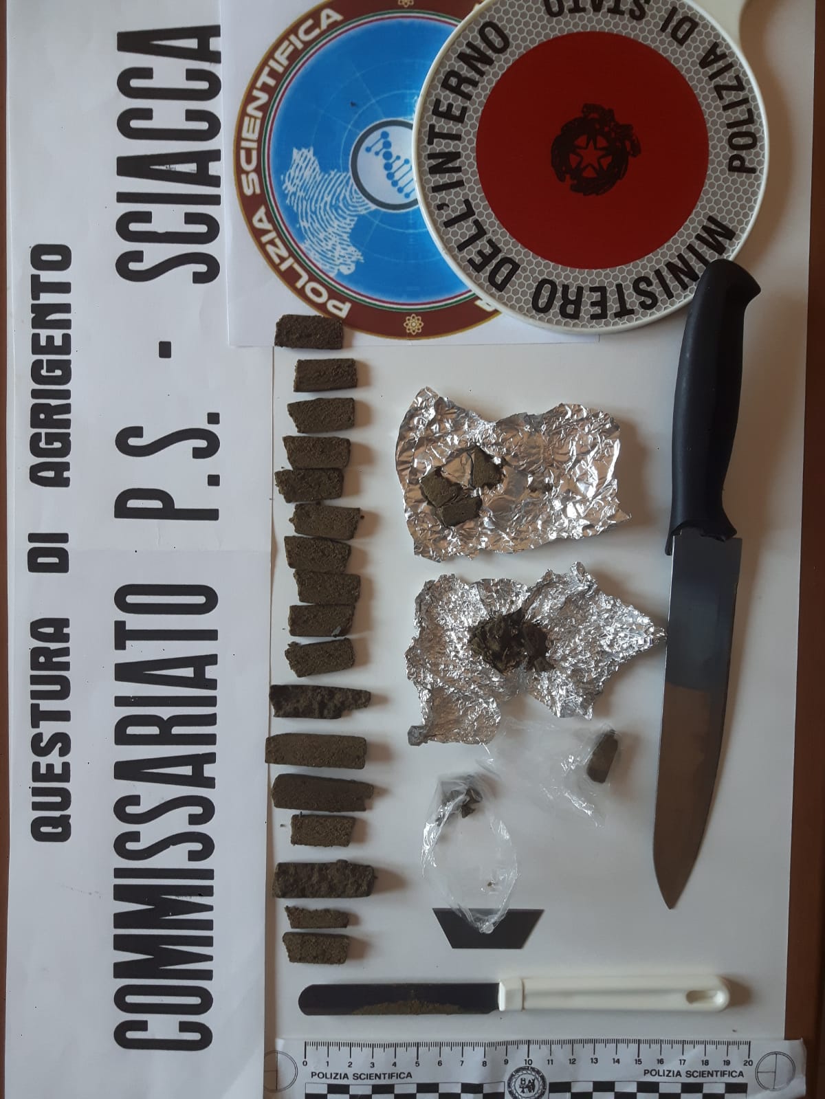 Arresti domiciliari per un ventottenne trovato a Sciacca con droga in auto e a casa