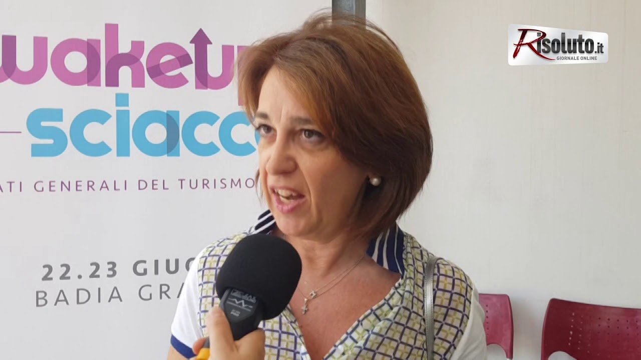 Mangiacavallo informa con il volantinaggio la città della sfiducia alla sindaca. La replica della Valenti: "Faccia il deputato regionale"