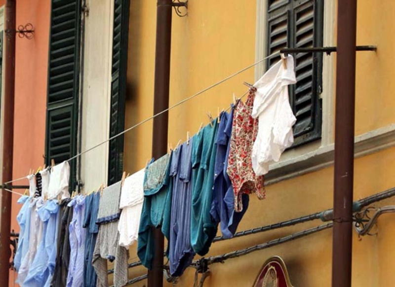 Prime disposizio ni per la zona rossa durante l'evento D&G, niente spazzatura esposta e biancheria