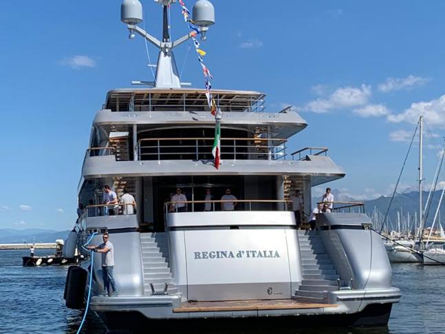 Lo yatch piu' grande di D&G a largo di Sciacca, sono arrivati i due stilisti per l'inizio dello show di moda