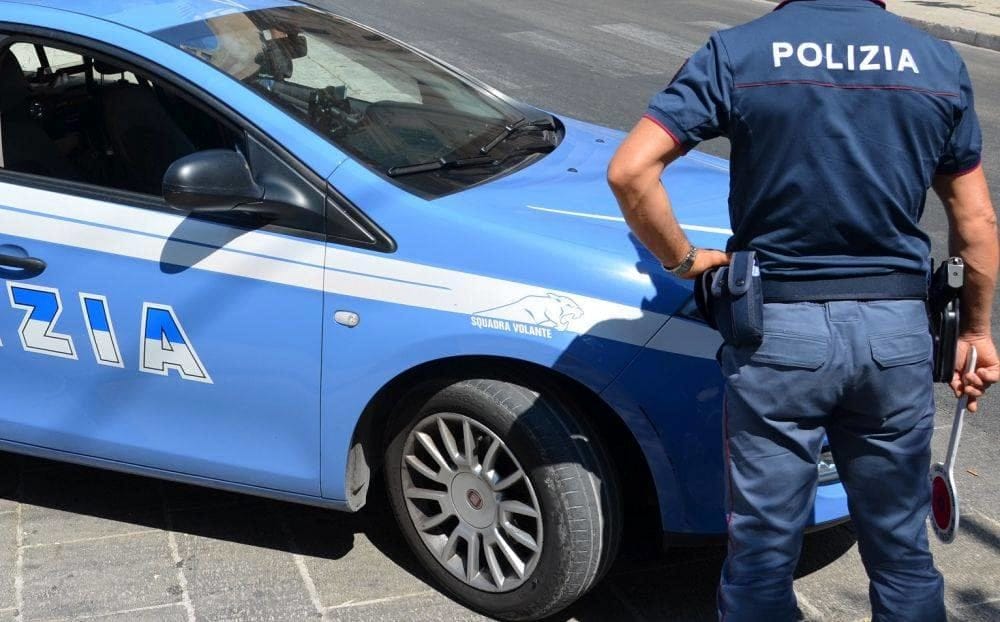 Sfondano la porta di accesso di un immobile a Sciacca: denunciati quattro romeni