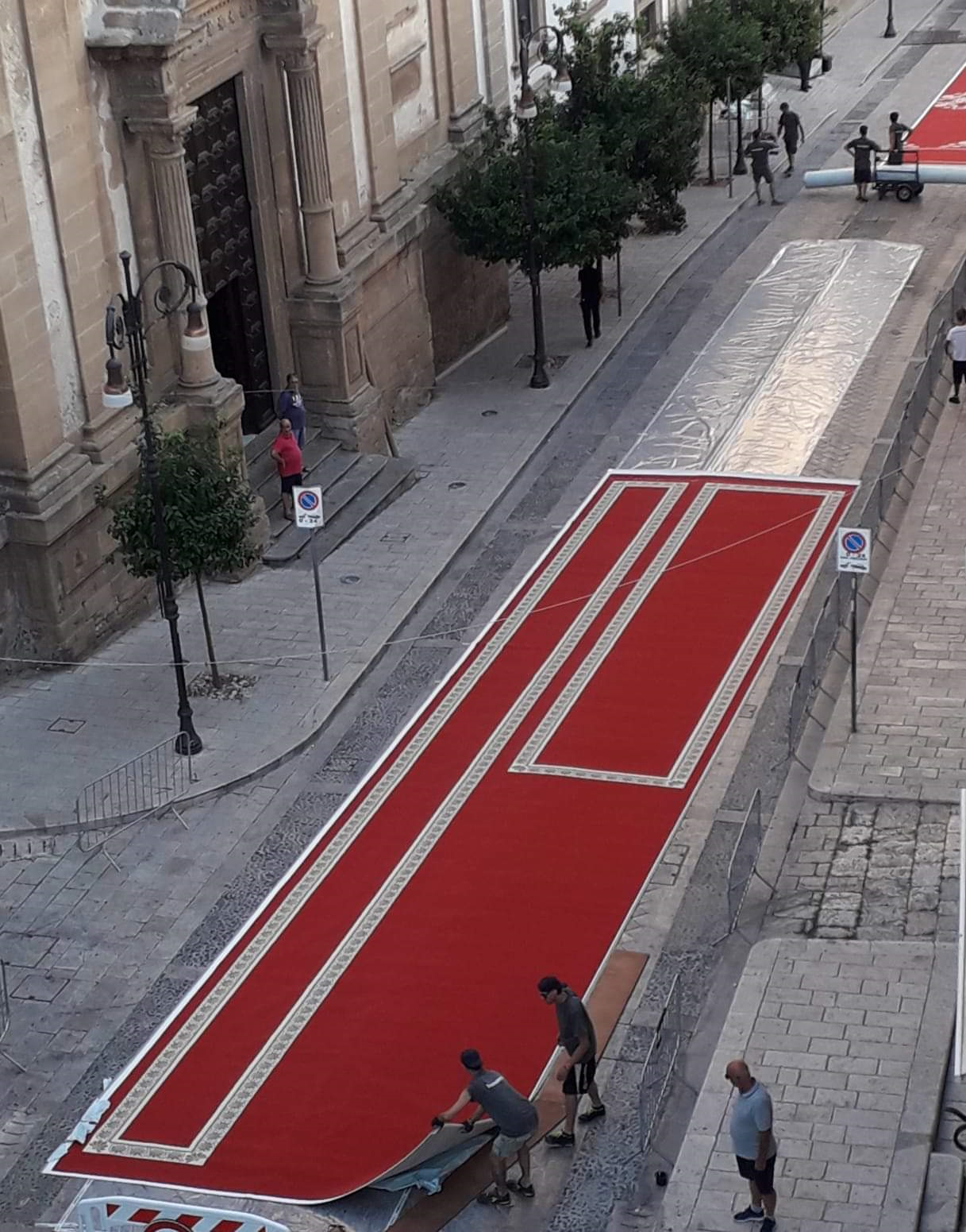 Al Verdura allestita la boutique Dolce e Gabbana, mentre in centro a Sciacca arriva pure la passerella rossa