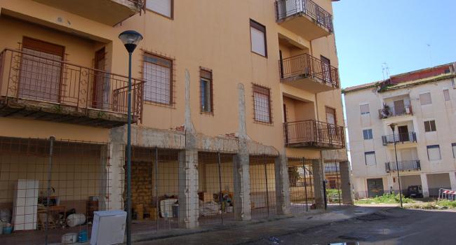 Non parte la bonifica nelle case popolari di Largo dei Martiri di via Fani a Ribera, il sindaco Pace: "Se non si procede allo sgombero non si può fare nulla"