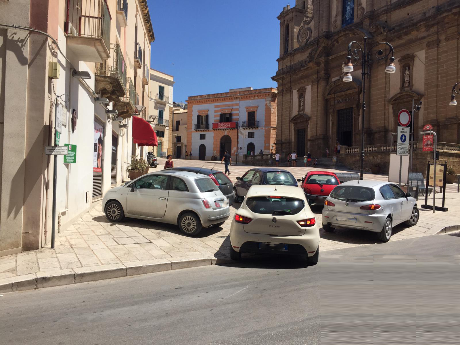 Piazze riqualificate libere dalle auto a Sciacca, ma senza i controlli è tempo perso