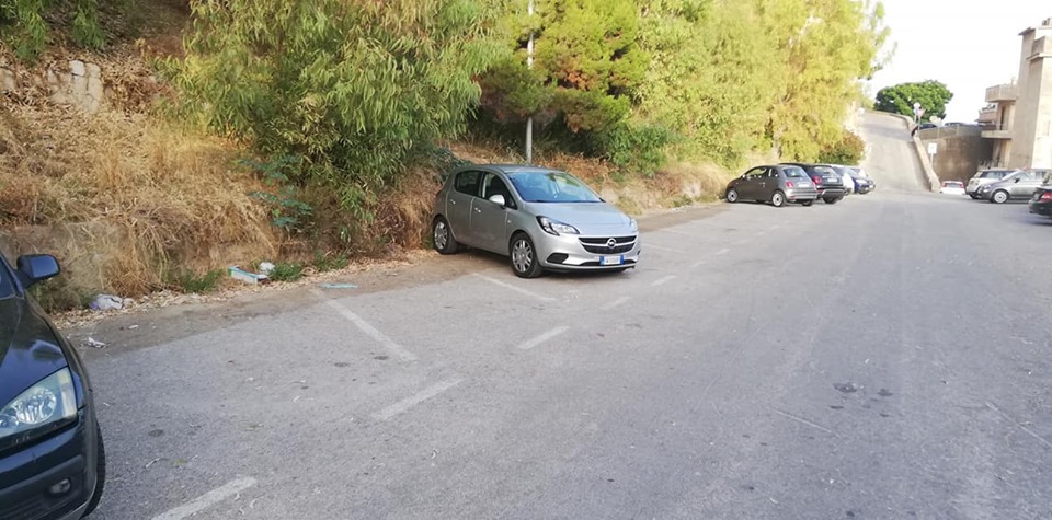 Clamoroso a Sciacca, un parcheggio vuoto in centro storico