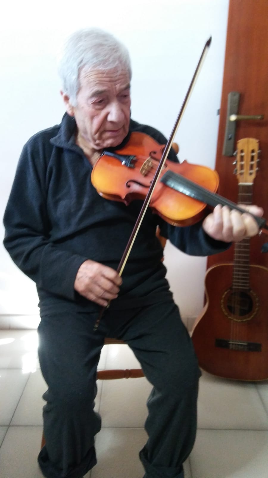 Un amore per il suo violino lungo mezzo secolo, muore a Sciacca Giacomo Tirnetta