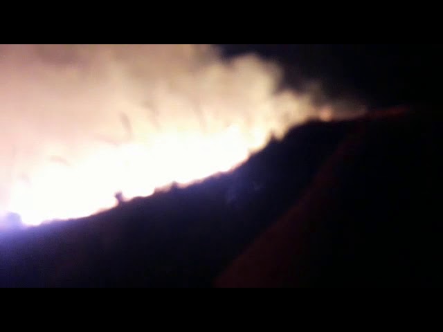 Brucia la contrada Grattavoli di Sciacca, decine di uomini impegnati nella notte a spegnere le fiamme